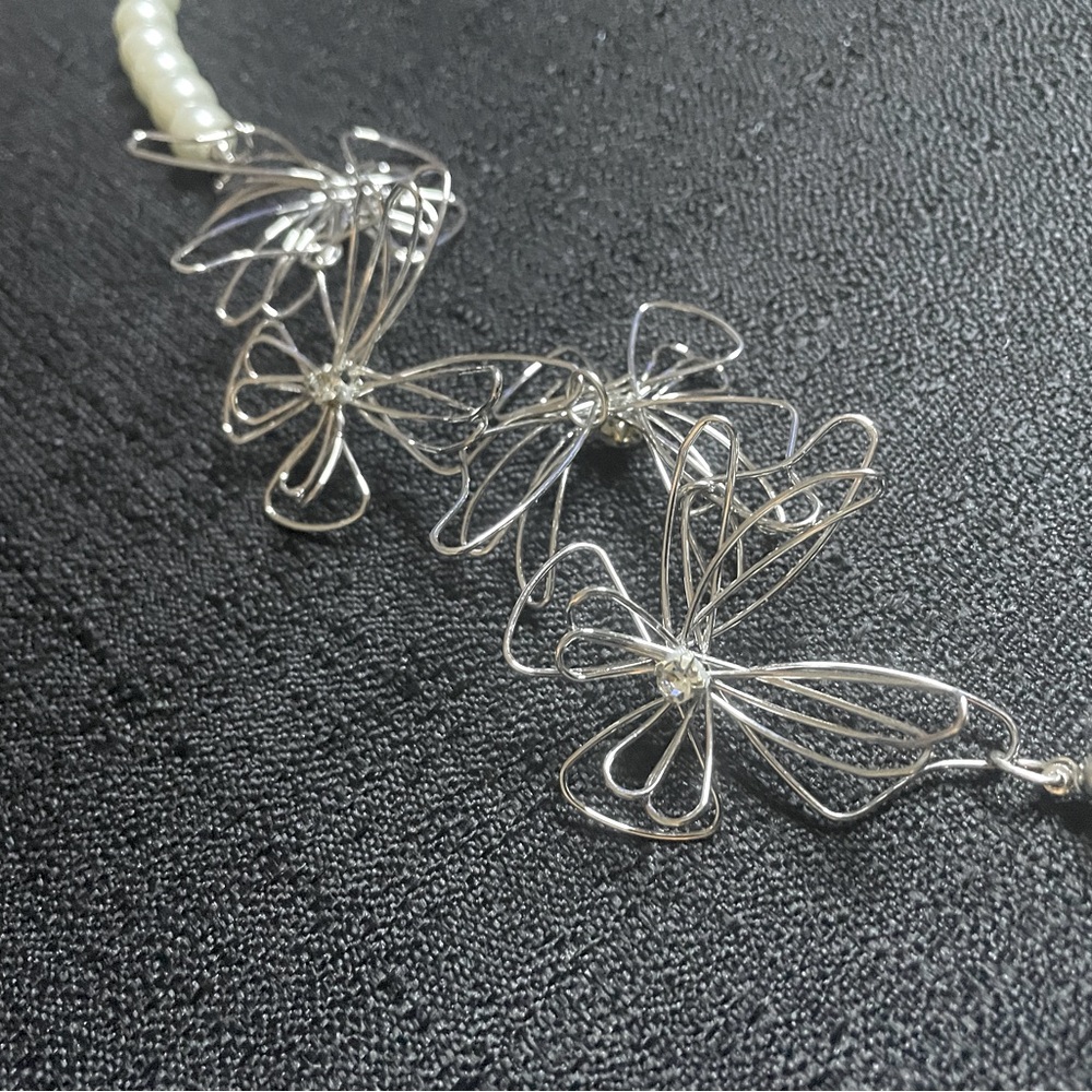 Faux Pearl & Silver Butterflies w/Rhinestone Necklace 16”-19” Extension NWOT - Picture 4 of 7